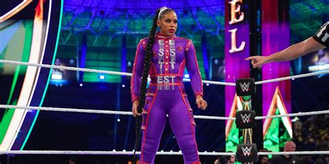 Bianca Belair Suffered A Wardrobe Malfunction Right。